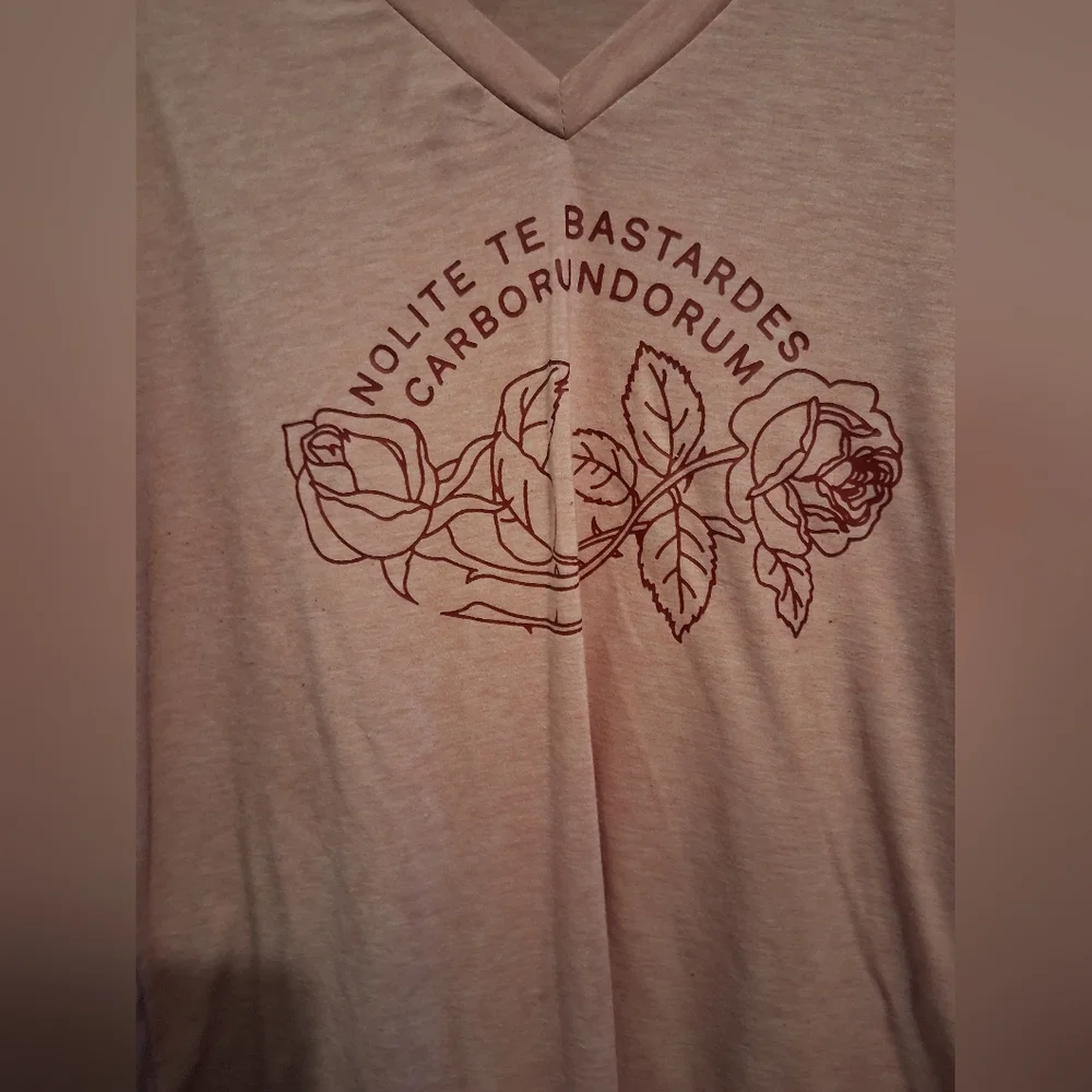 NOLITE TE BASTARDES CARBORUNDORUM V-Neck Tee with Floral Design